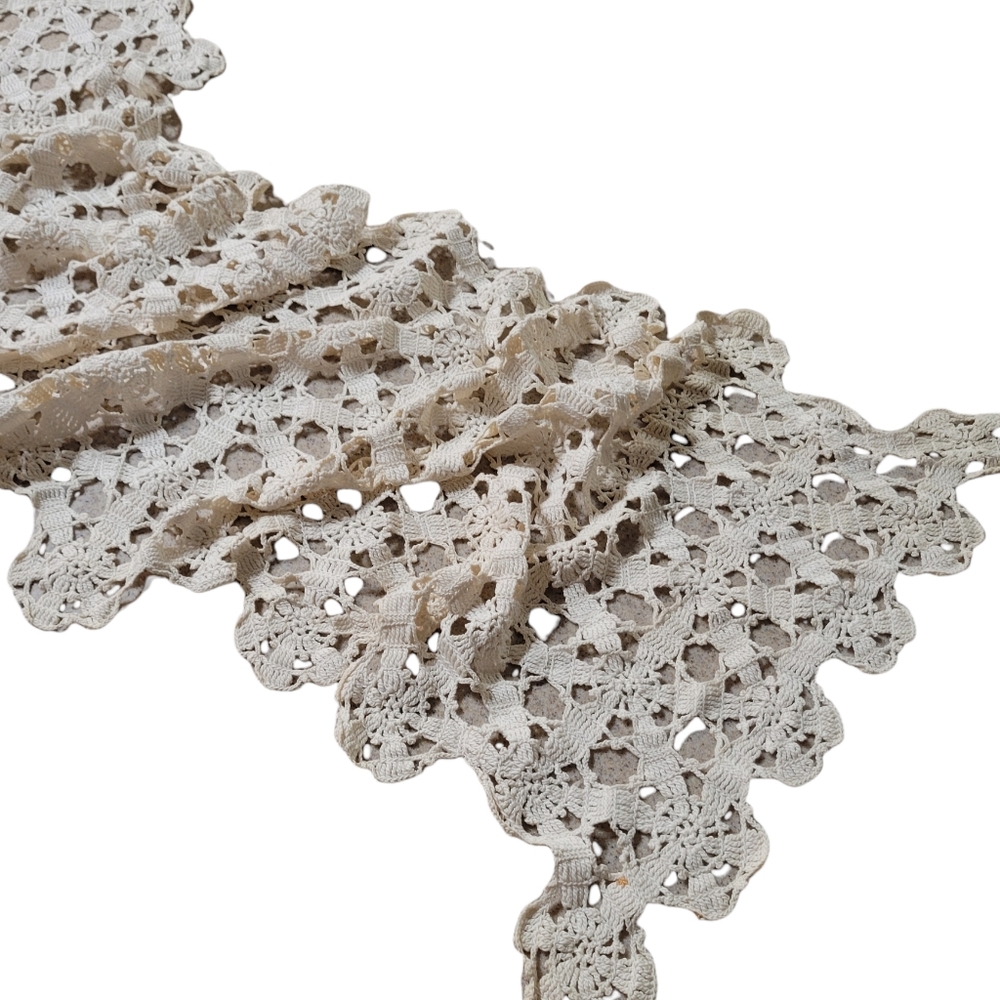Crochet table runner